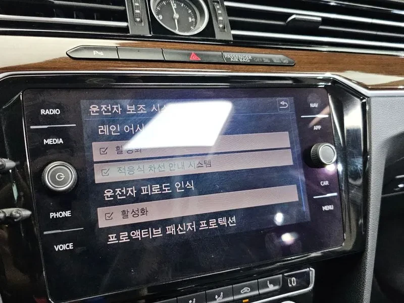 VW Passat 2.0 TDI PREMIUM, снимка 16 - Автомобили и джипове - 55298629