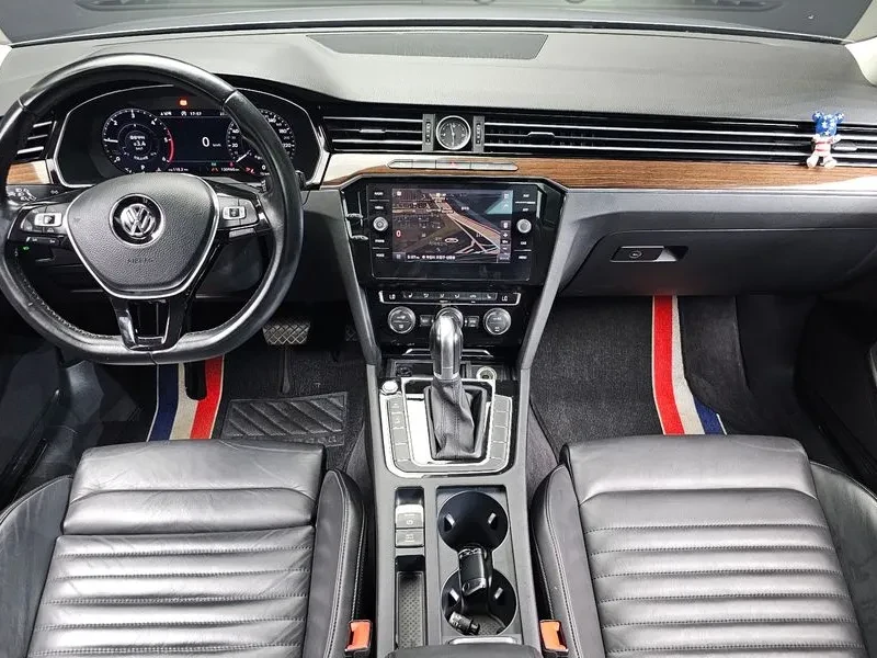VW Passat 2.0 TDI PREMIUM, снимка 7 - Автомобили и джипове - 55298629