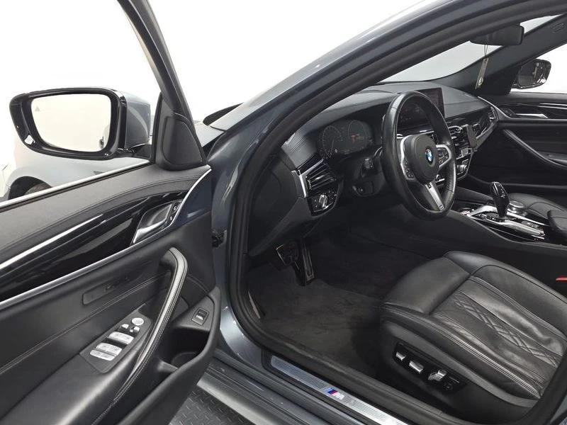 BMW 530 530i M Sport Package Plus| 248к.с., снимка 10 - Автомобили и джипове - 56211428