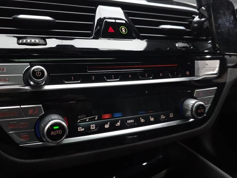 BMW 530 530i M Sport Package Plus| 248к.с., снимка 17 - Автомобили и джипове - 56211428