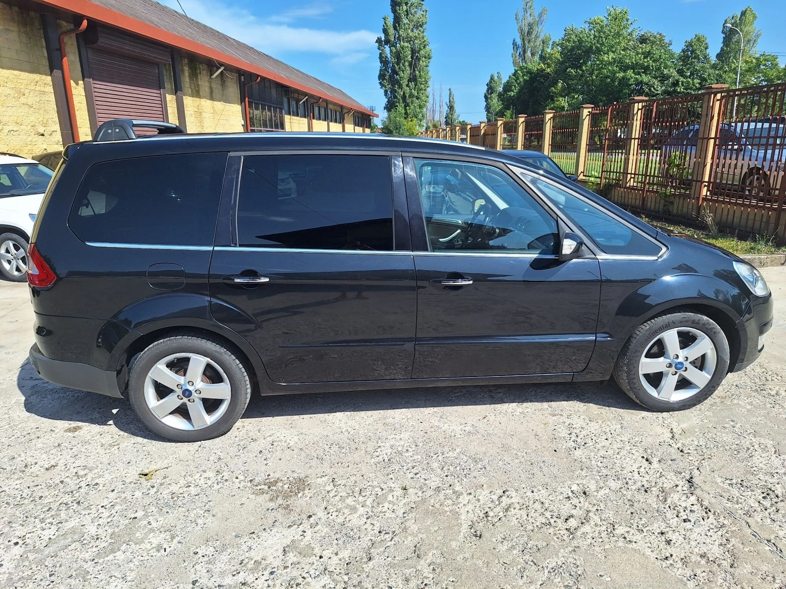 Ford Galaxy 2,0 TDCI PLATINUM  - изображение 4