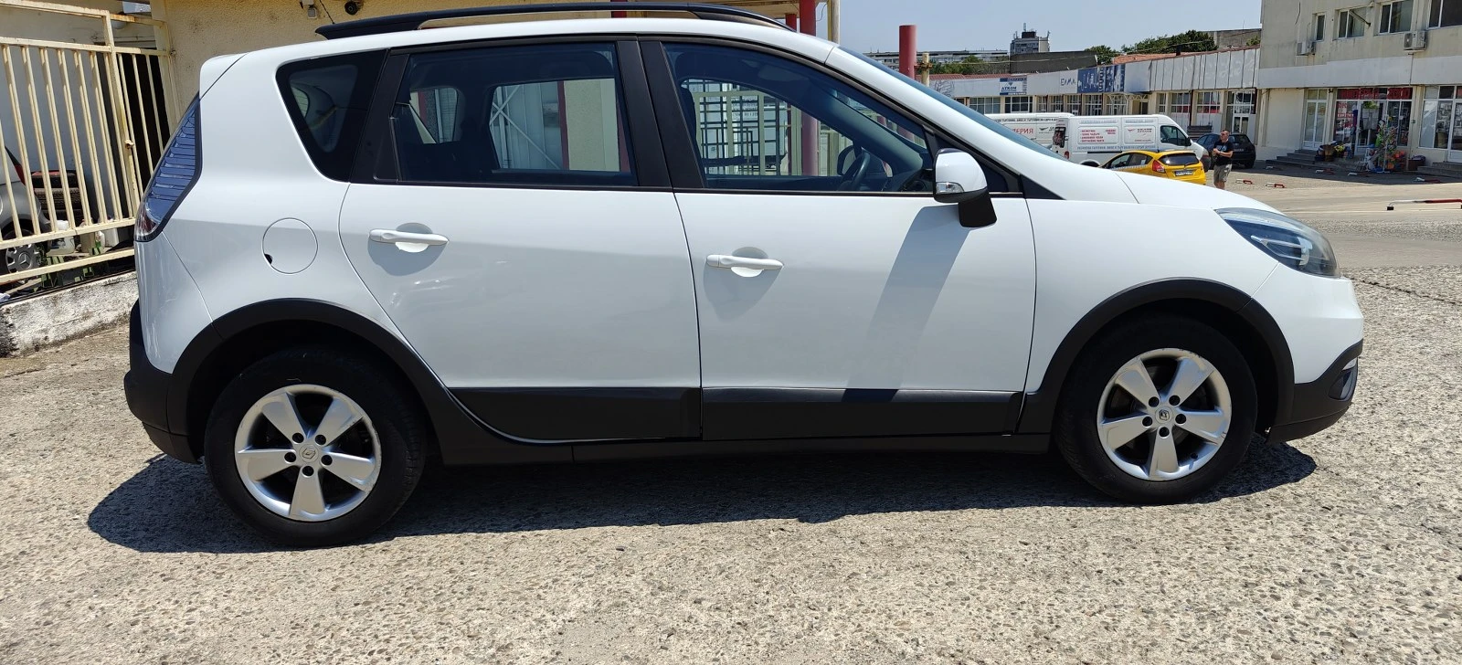 Renault Scenic X-Mode15гПерфект - изображение 8