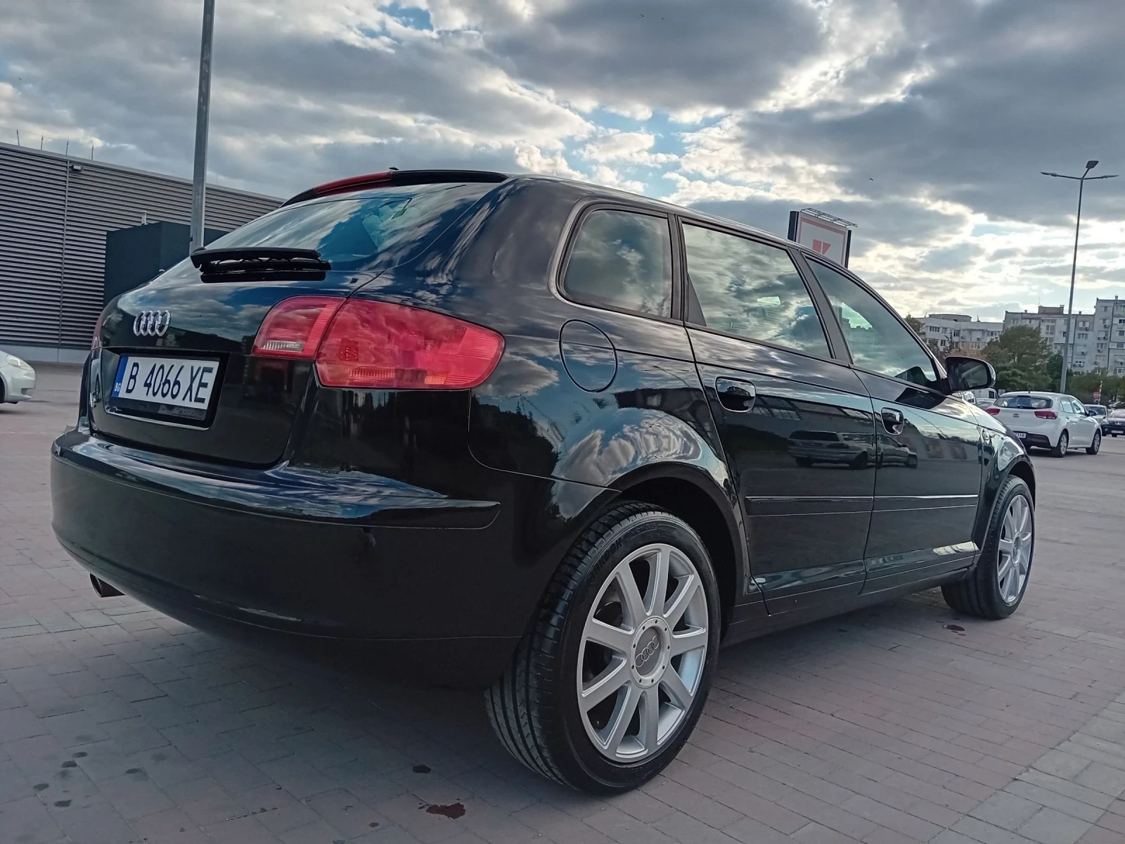 Audi A3 1.6i Sportback top  - изображение 4