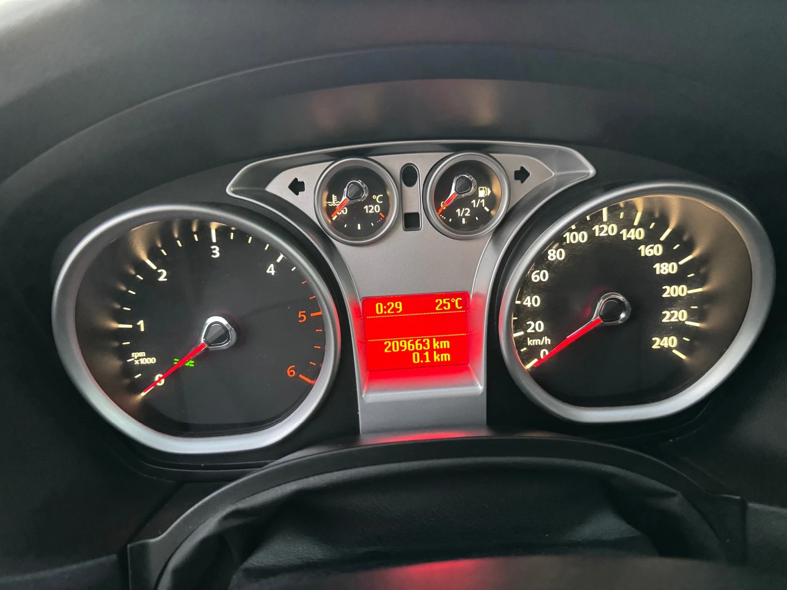 Ford Focus 1.6 TDCI ИТАЛИЯ - изображение 10