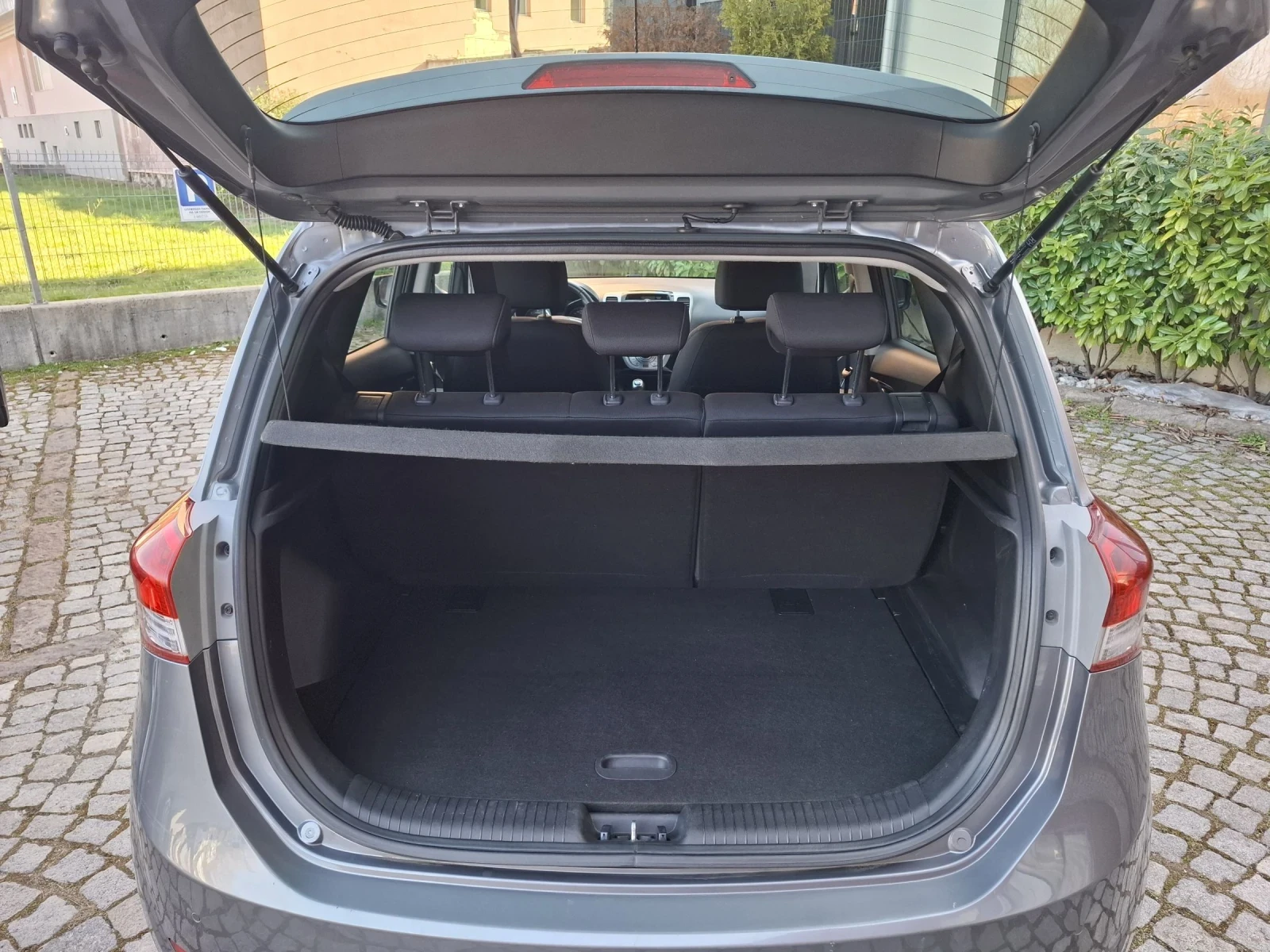 Hyundai Ix20 1.4CRDI-90к.с.ОТЛИЧНА* КЛИМАТРОНИК* ТЕМПОМАТ* , снимка 15 - Автомобили и джипове - 53801504