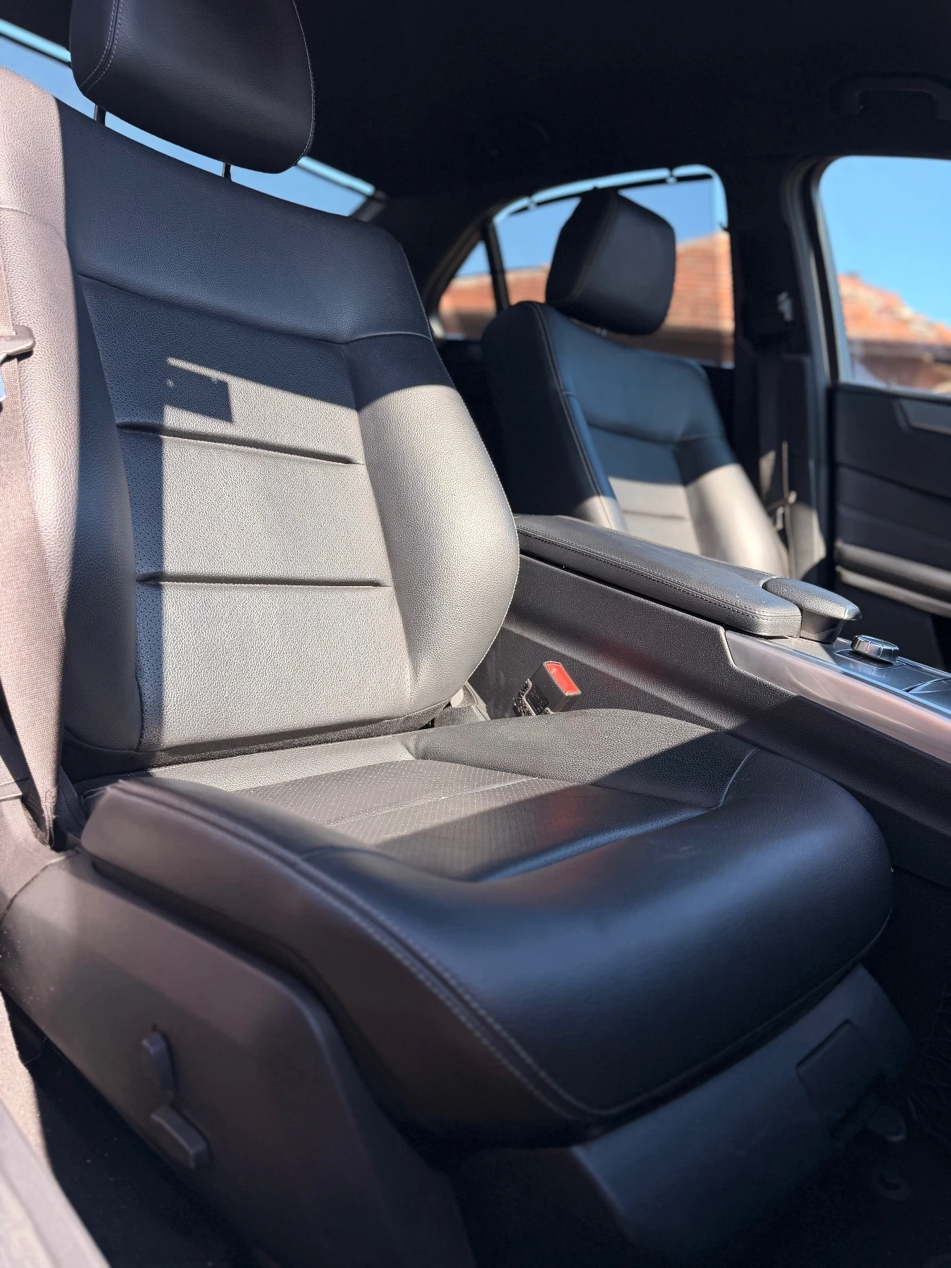 Mercedes-Benz E 220 246000км. Перфектен, снимка 11 - Автомобили и джипове - 53891036