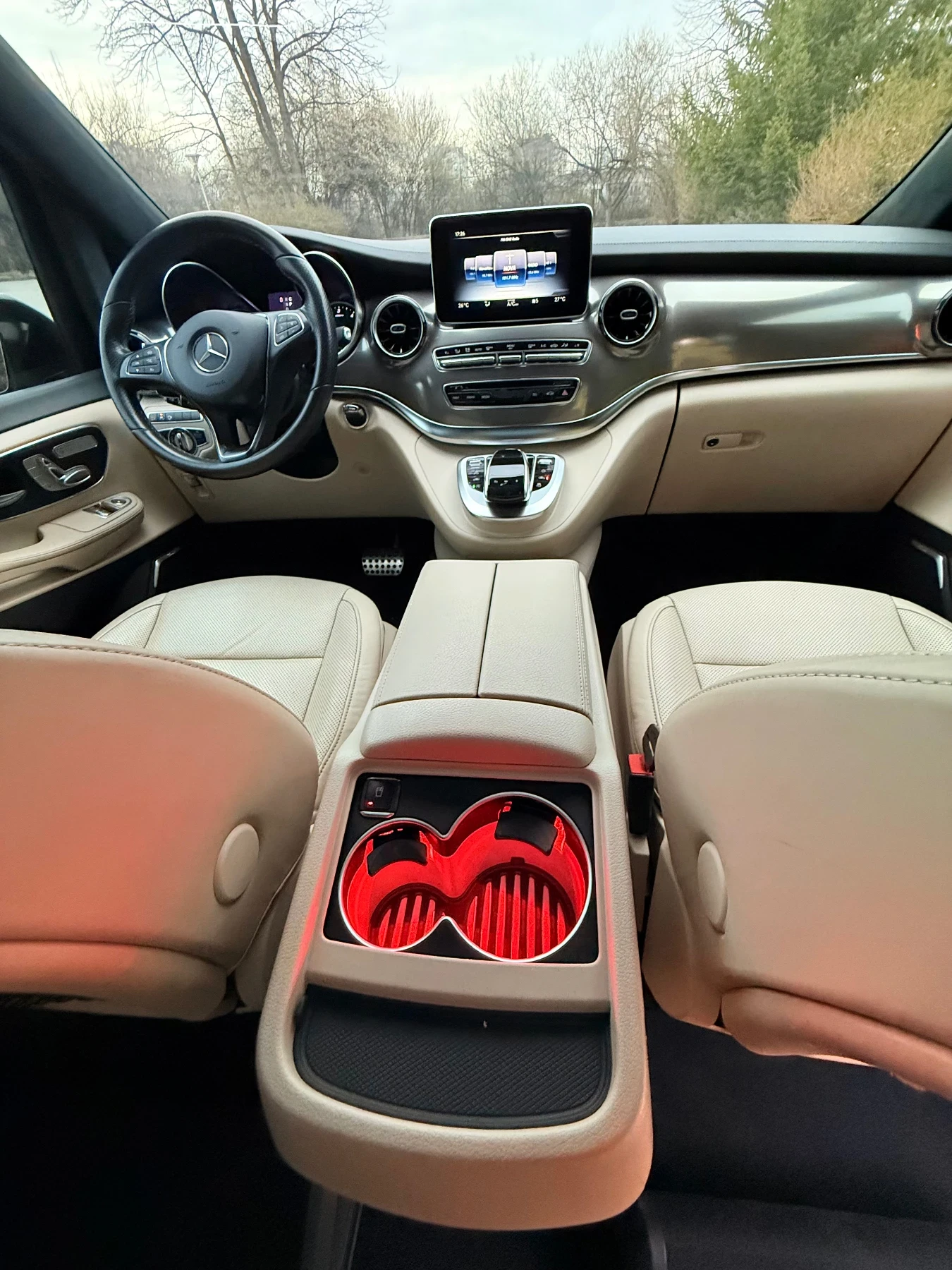 Mercedes-Benz V 300 4Matic/Long/AMG/Burmaster/360/Panorama, снимка 5 - Автомобили и джипове - 53918012