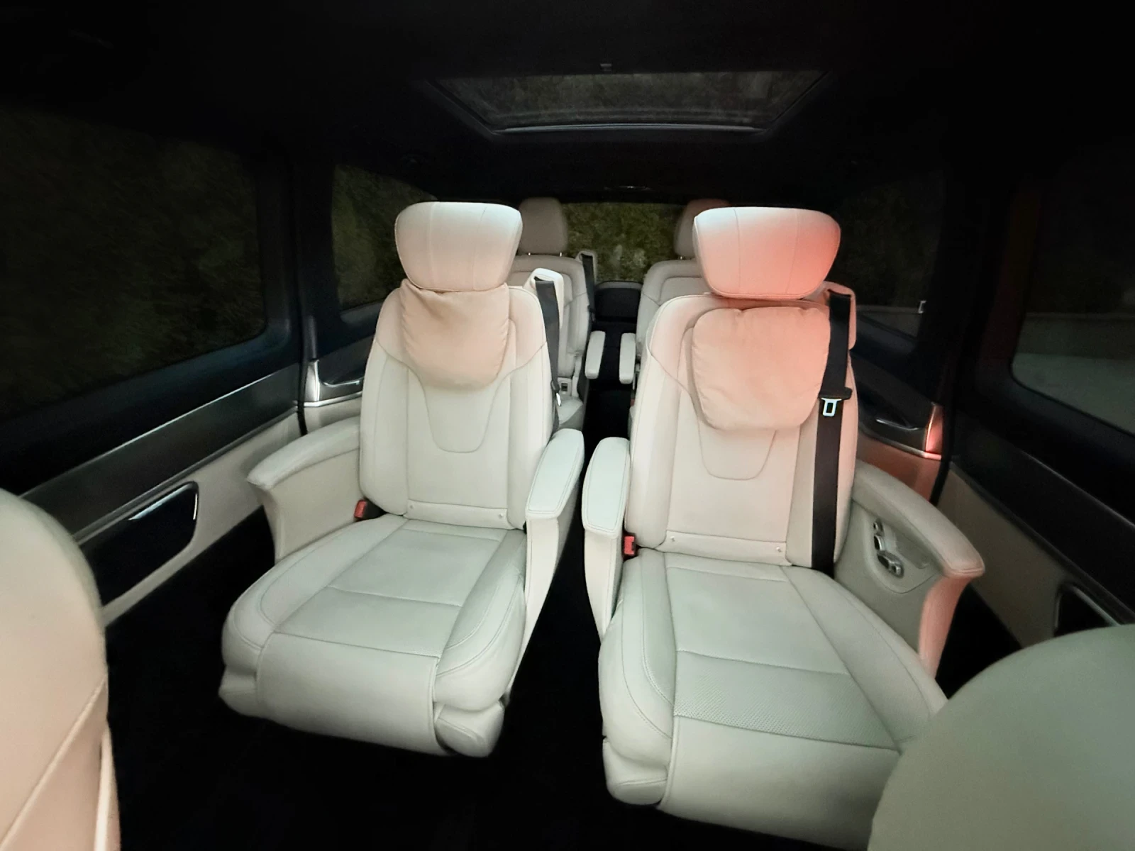 Mercedes-Benz V 300 4Matic/Long/AMG/Burmaster/360/Panorama, снимка 14 - Автомобили и джипове - 53918012