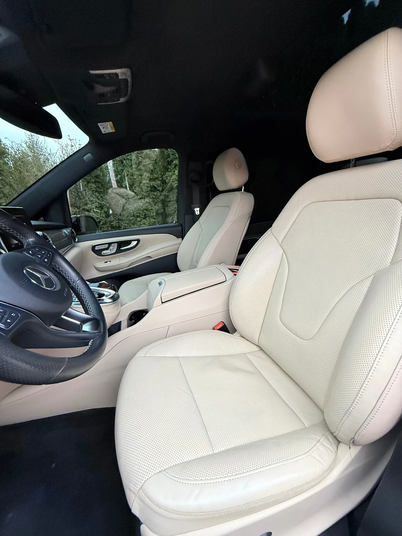 Mercedes-Benz V 300 4Matic/Long/AMG/Burmaster/360/Panorama, снимка 6 - Автомобили и джипове - 53918012