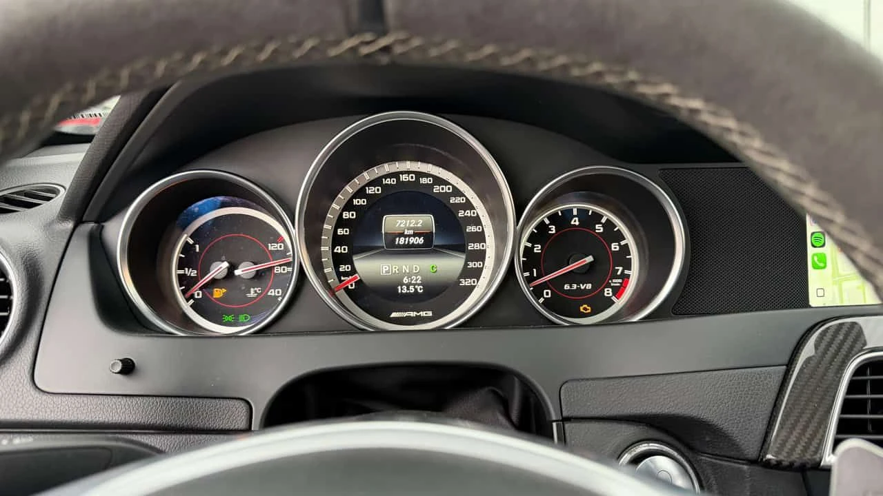 Mercedes-Benz C 63 AMG CARFAX, снимка 8 - Автомобили и джипове - 54138329