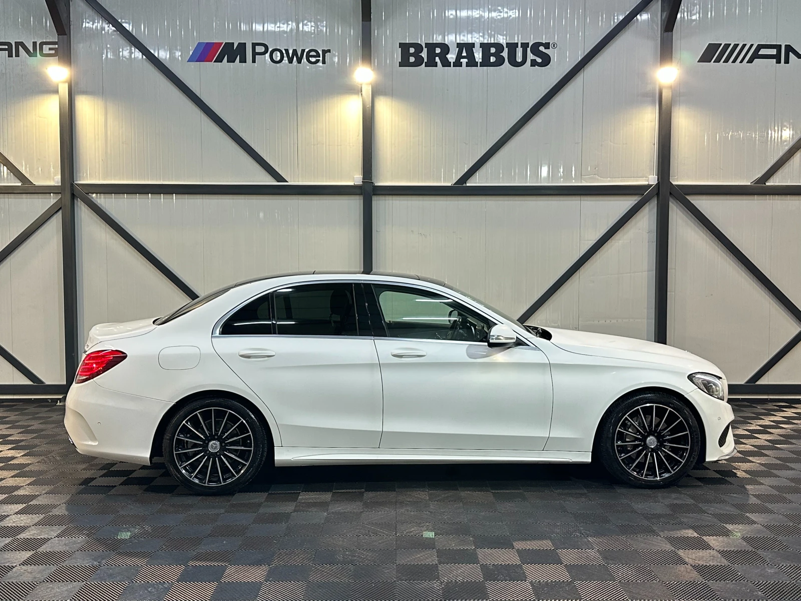 Mercedes-Benz C 220 * AMG LINE * САМОПАРКИРАНЕ* ШИБЕДАХ* , снимка 7 - Автомобили и джипове - 54290479