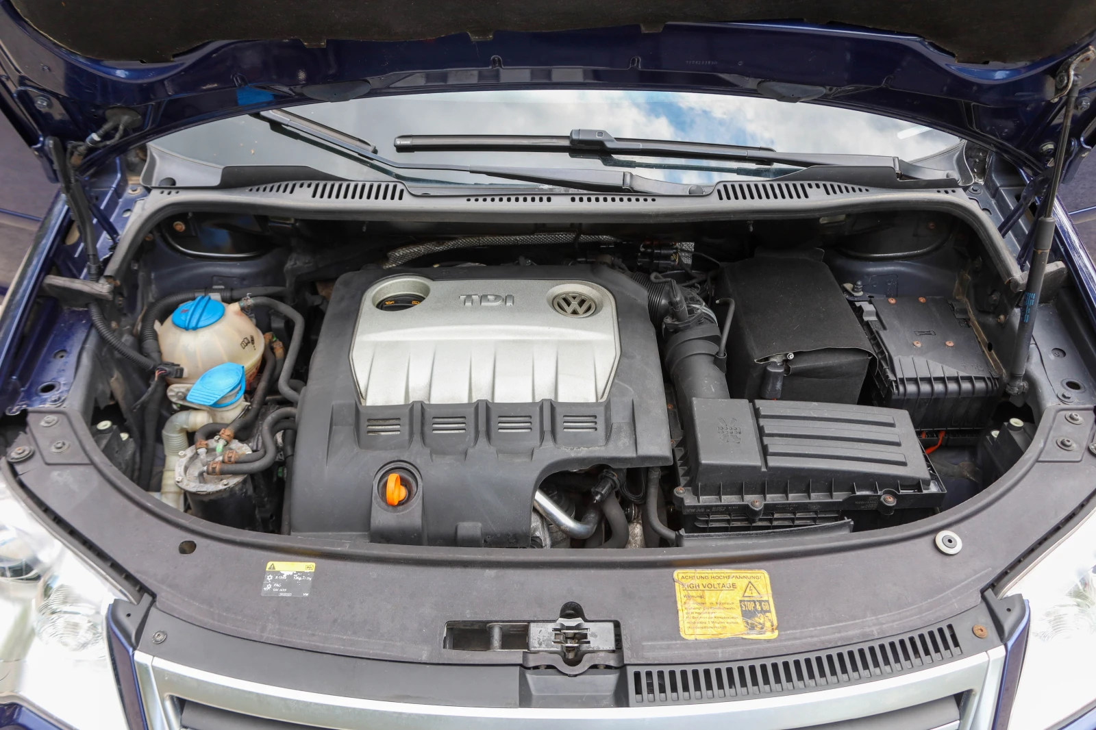 VW Touran R-Line Edition TDI, снимка 12 - Автомобили и джипове - 54708900