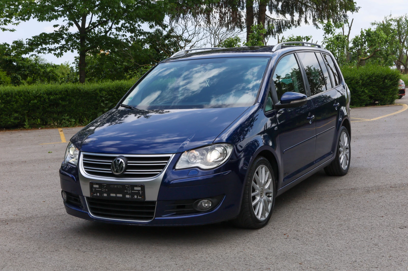 VW Touran R-Line Edition TDI, снимка 3 - Автомобили и джипове - 54708900