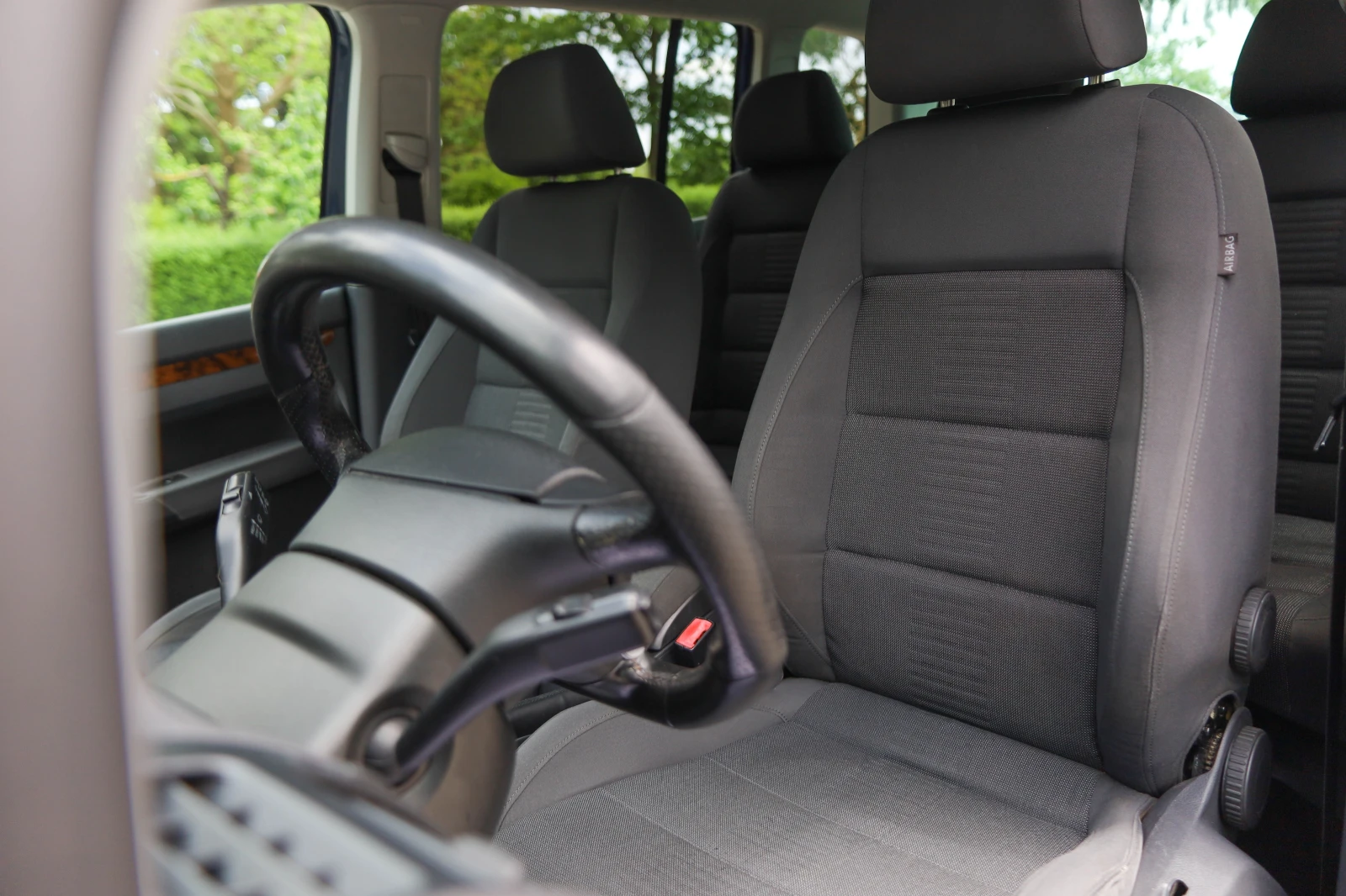 VW Touran R-Line Edition TDI, снимка 7 - Автомобили и джипове - 54708900