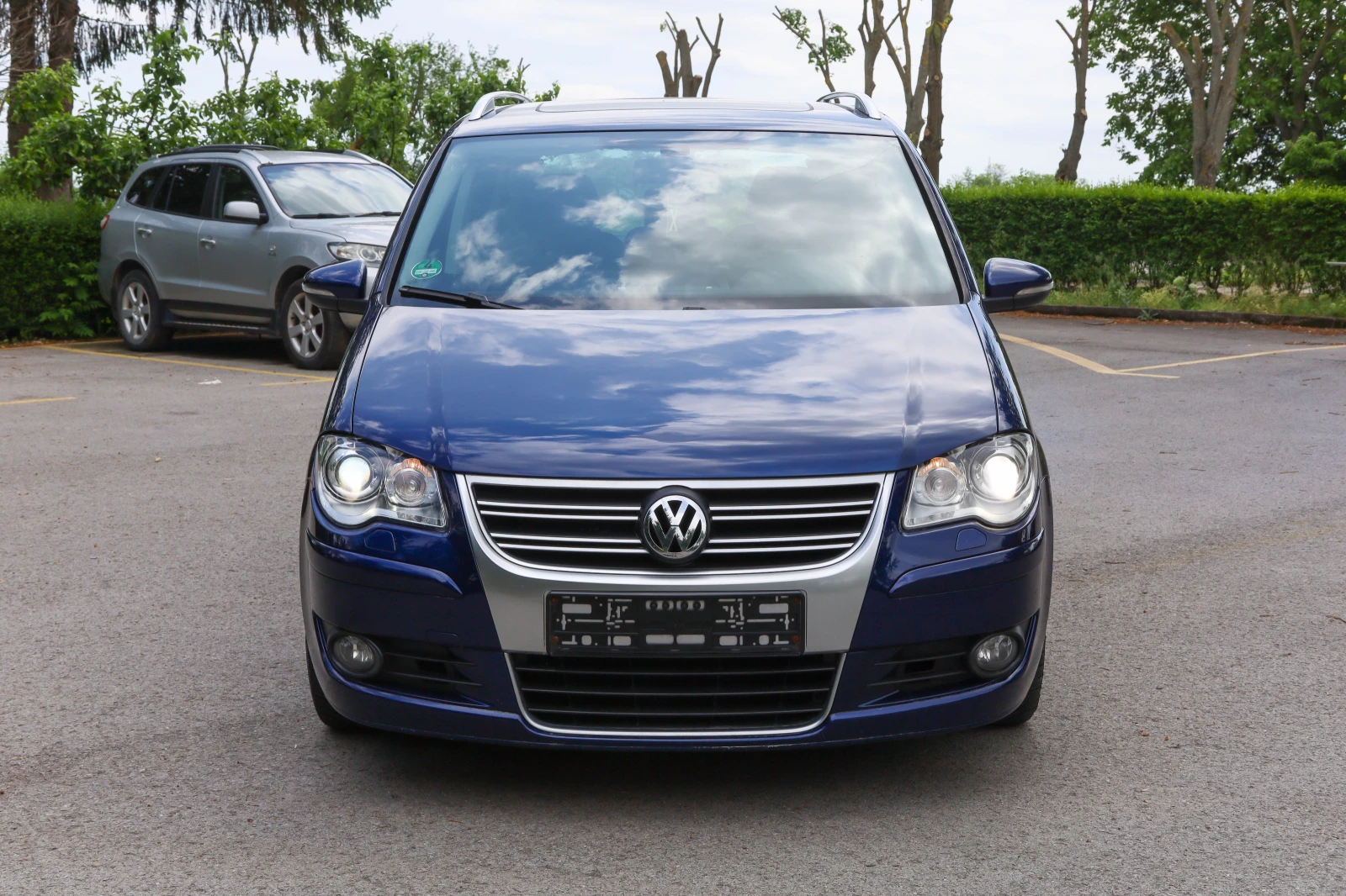 VW Touran R-Line Edition TDI, снимка 2 - Автомобили и джипове - 54708900