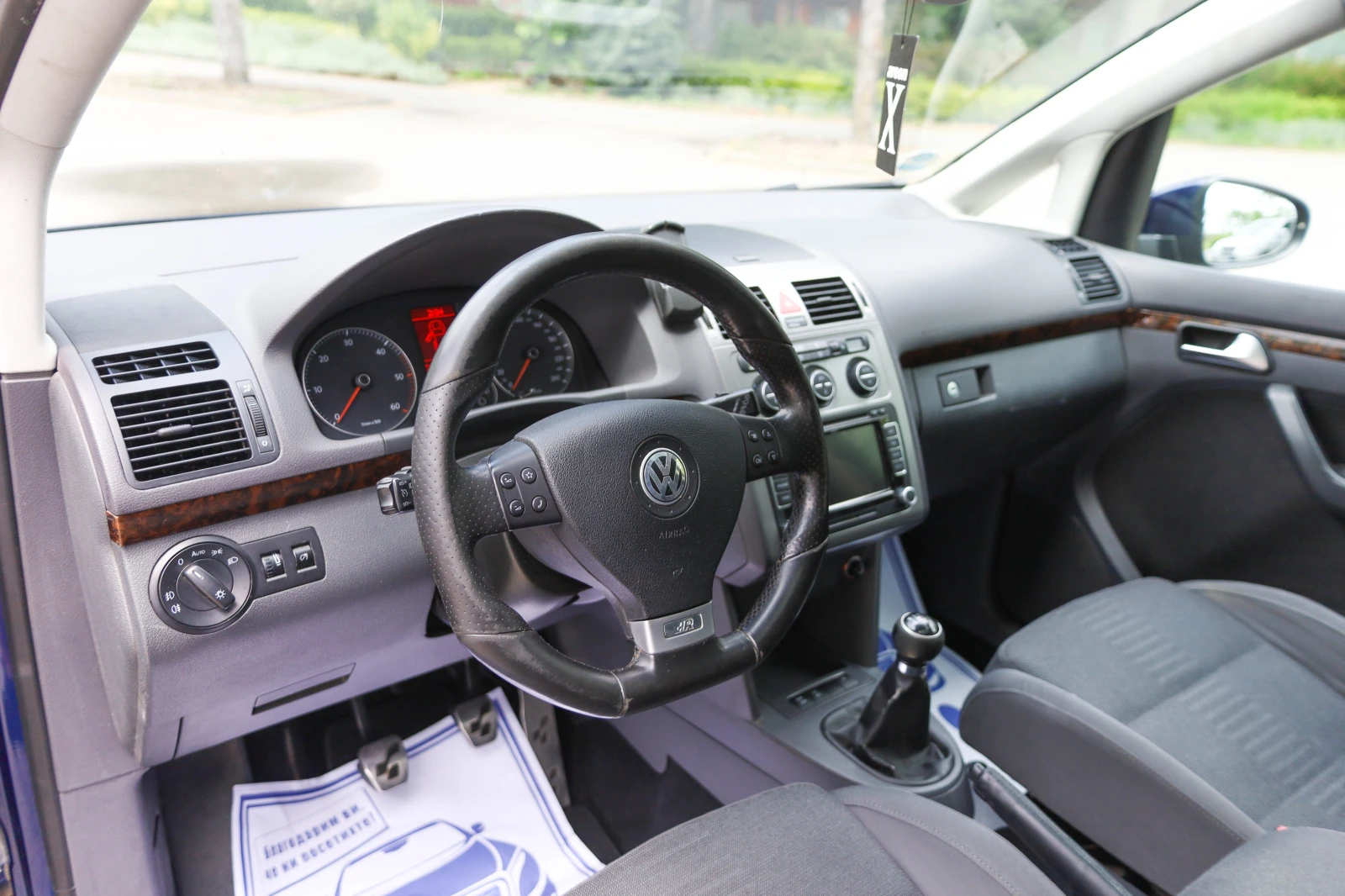 VW Touran R-Line Edition TDI, снимка 6 - Автомобили и джипове - 54708900
