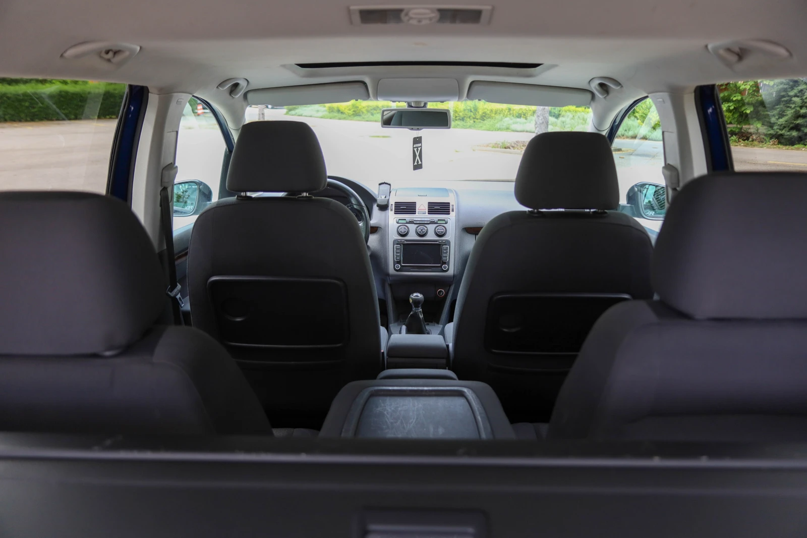 VW Touran R-Line Edition TDI, снимка 8 - Автомобили и джипове - 54708900