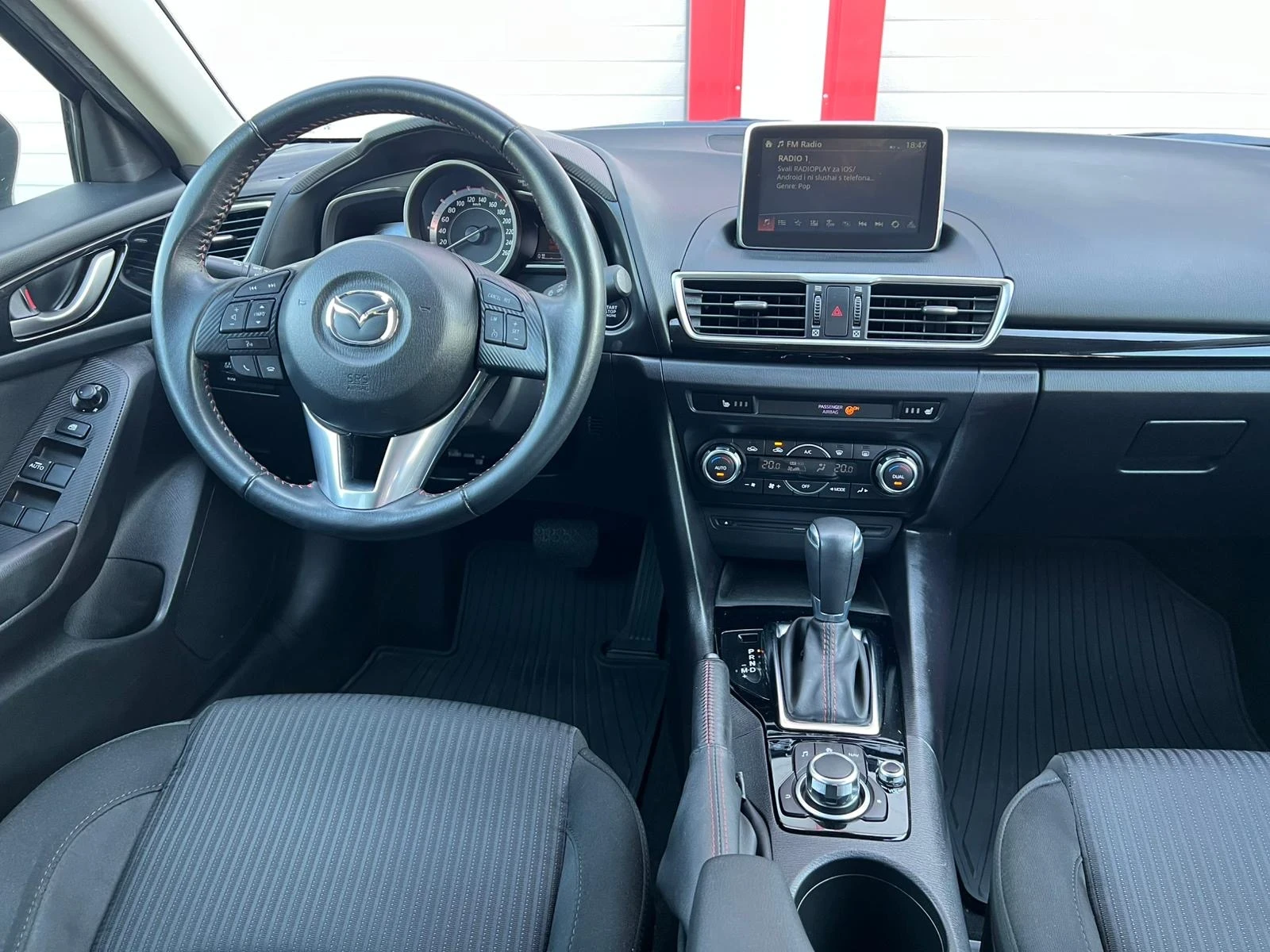 Mazda 3 1.5D AUTOMATIK NAVI KLIMATRONIK EVRO 6D 81000KM!!!, снимка 14 - Автомобили и джипове - 54808012