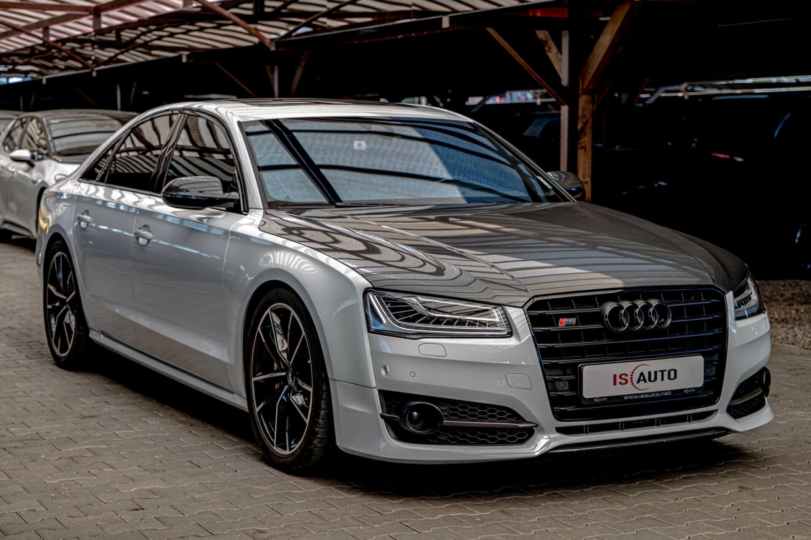 Audi S8 PLUS/EXCLUSIVE/HuD/Night/Обдухване/Керамика/BOSE, снимка 2 - Автомобили и джипове - 54840650