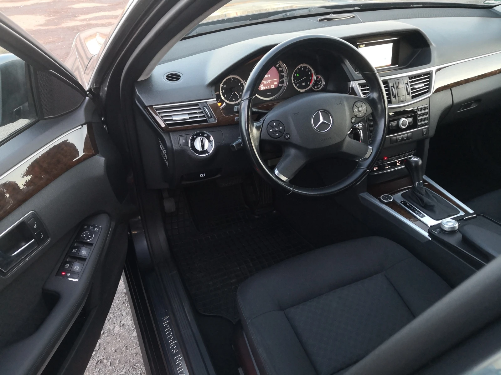 Mercedes-Benz E 200 i 184k.c. Elegance Евро 5, снимка 7 - Автомобили и джипове - 55024888