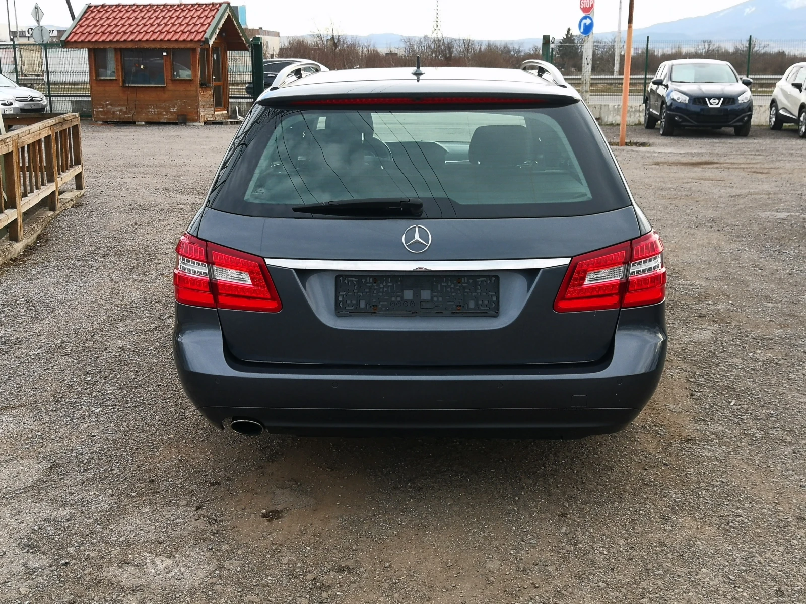Mercedes-Benz E 200 i 184k.c. Elegance Евро 5, снимка 5 - Автомобили и джипове - 55024888