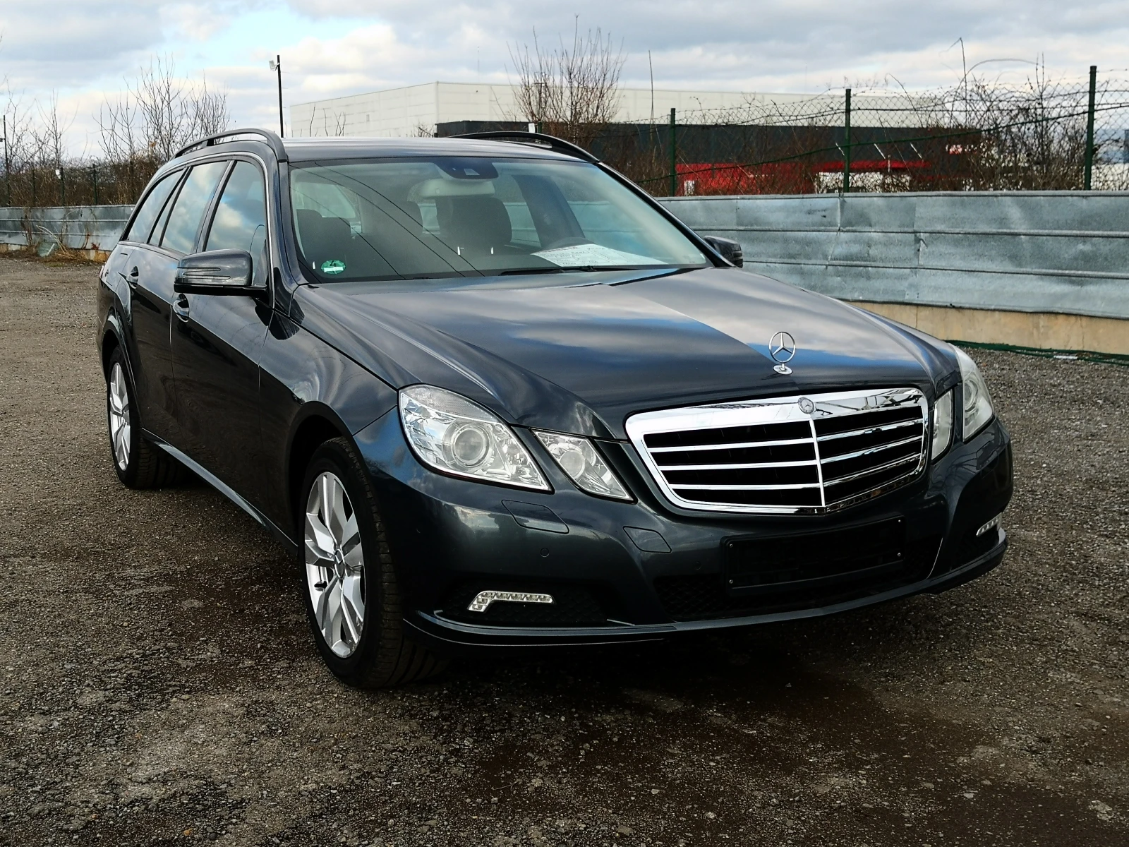 Mercedes-Benz E 200 i 184k.c. Elegance Евро 5, снимка 2 - Автомобили и джипове - 55024888