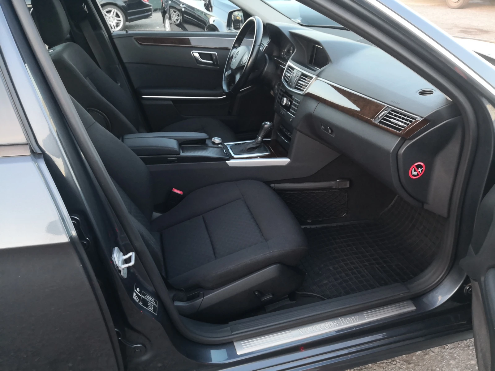 Mercedes-Benz E 200 i 184k.c. Elegance Евро 5, снимка 9 - Автомобили и джипове - 55024888