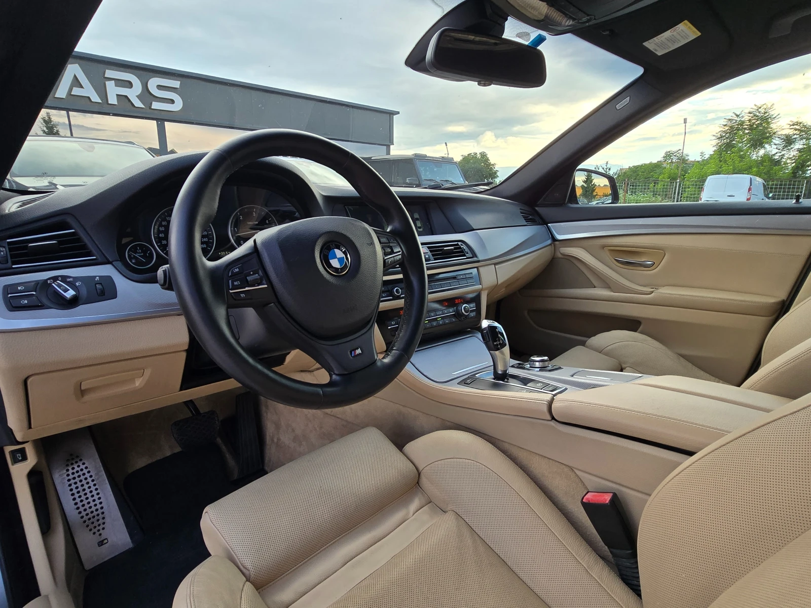 BMW 530 Обдухване* Подгрев* M pack* Комф.Салон* Памет* , снимка 10 - Автомобили и джипове - 55043960