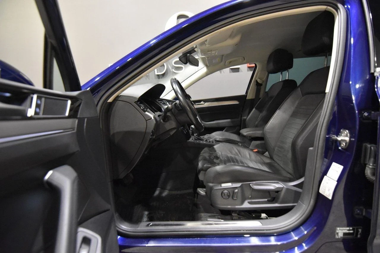 VW Passat 2.0TDi 190k.c  R-Line , снимка 7 - Автомобили и джипове - 55283412
