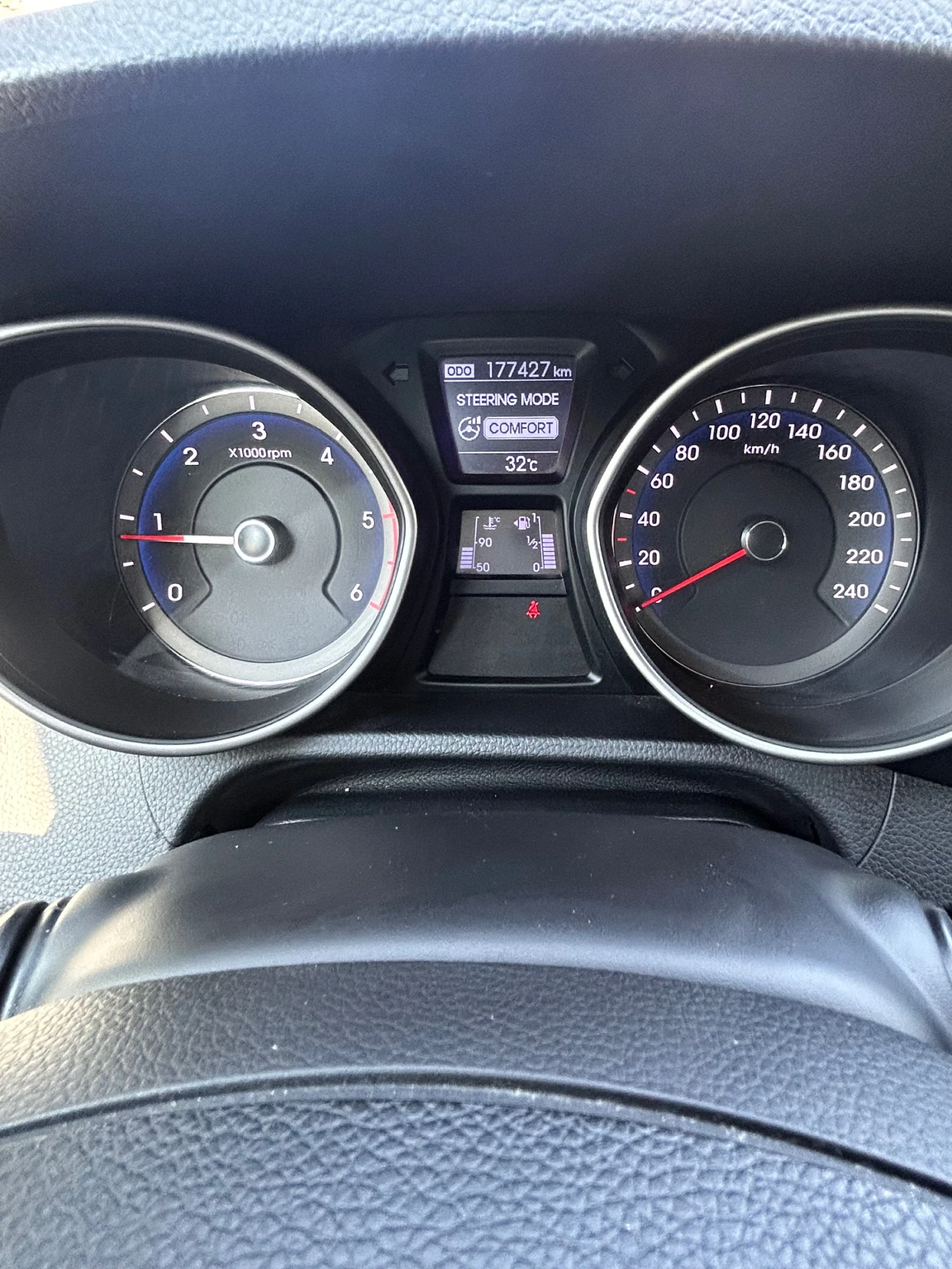 Hyundai I30 1.6 CRDI. NAVI, снимка 13 - Автомобили и джипове - 55328096