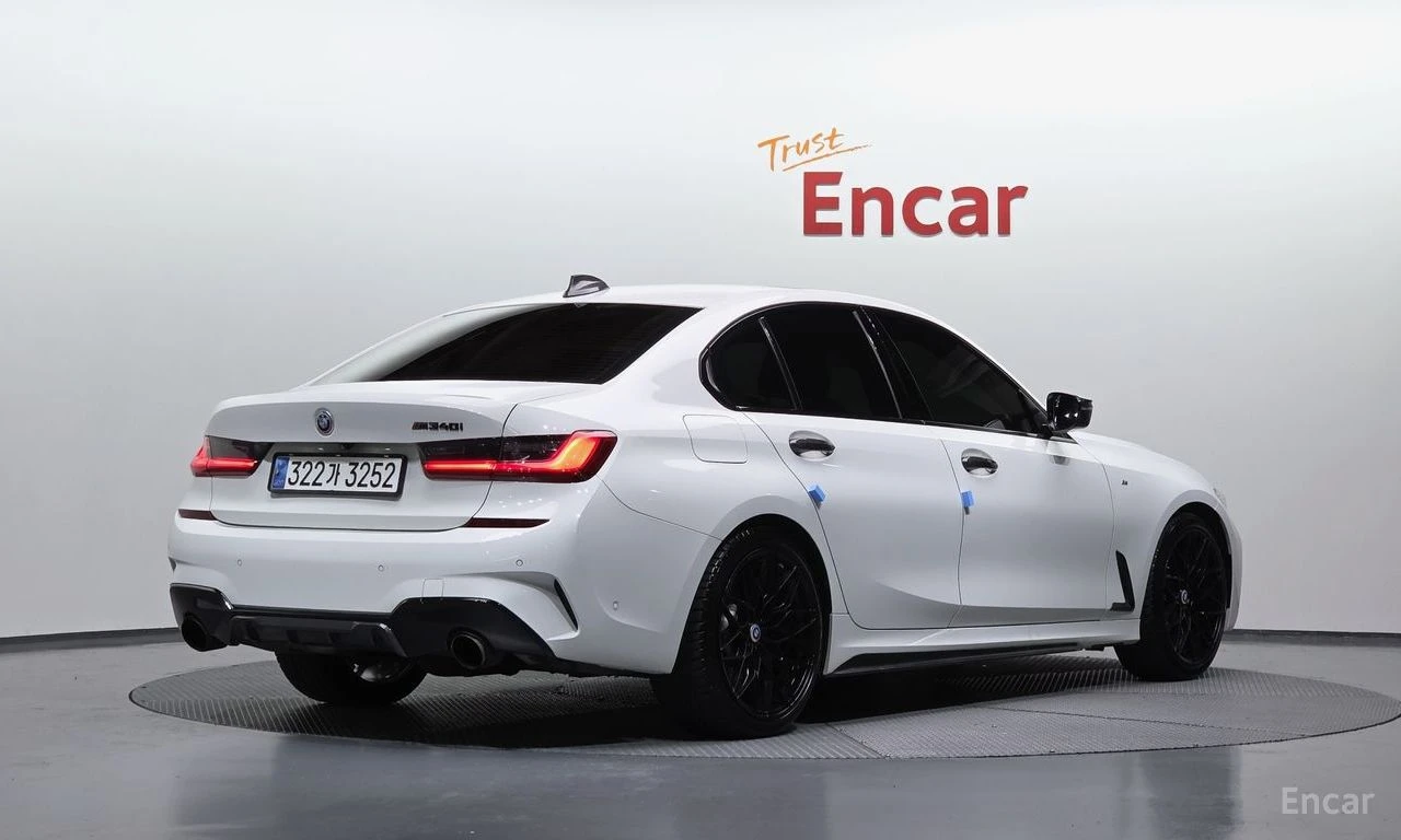 BMW 330 M* SPORT* HARMON* KARDON* ХЕДЪП* LANE* ASSIST* КАМ, снимка 2 - Автомобили и джипове - 55484772