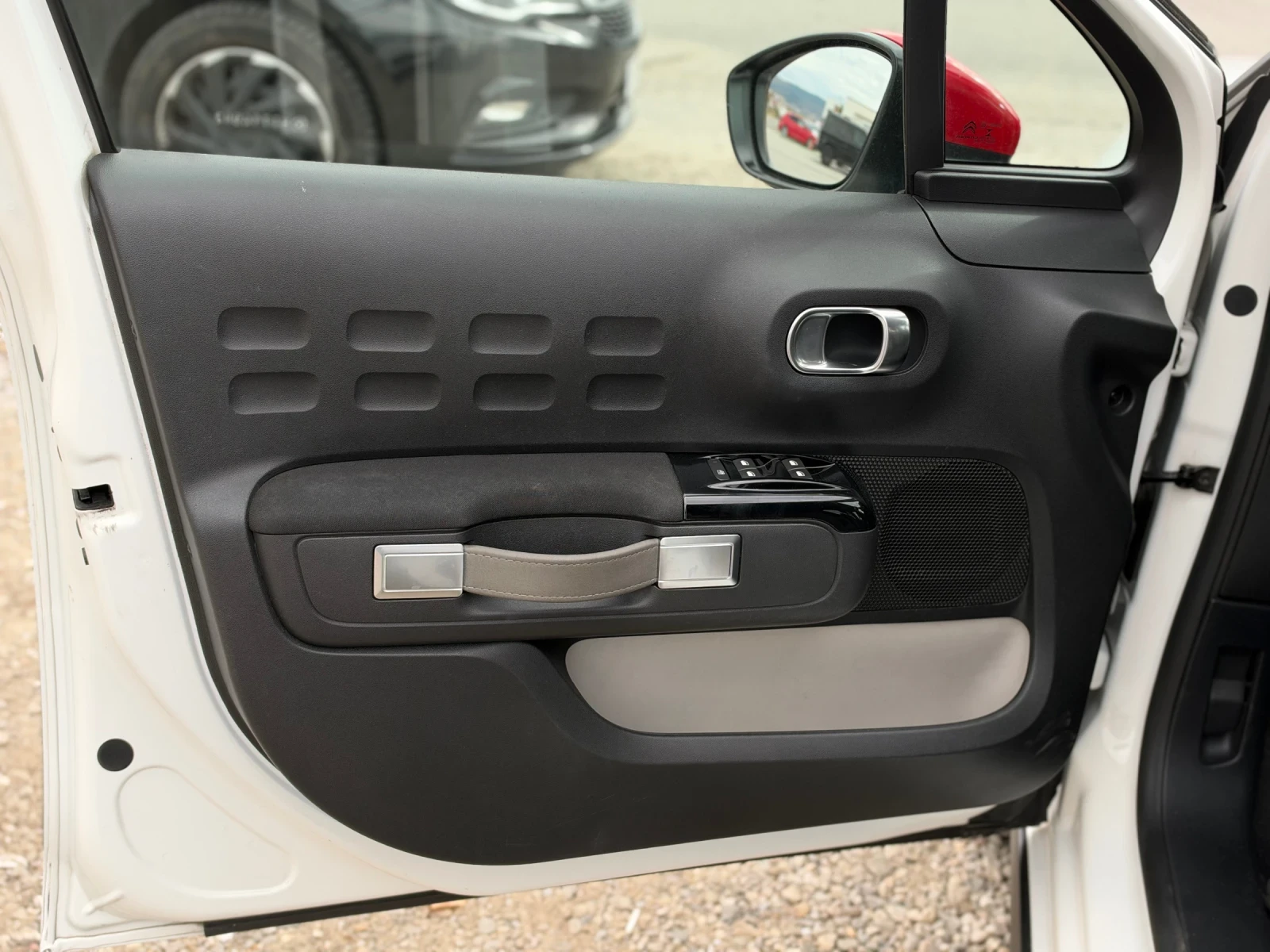 Citroen C3 BENZIN/GAS, снимка 9 - Автомобили и джипове - 56711887