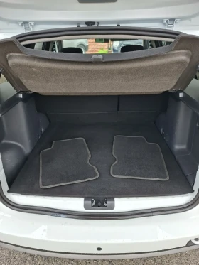 Dacia Duster 1.6I 4x4 Navi - 9300 € / 18189.22 лв. - 96070779 6