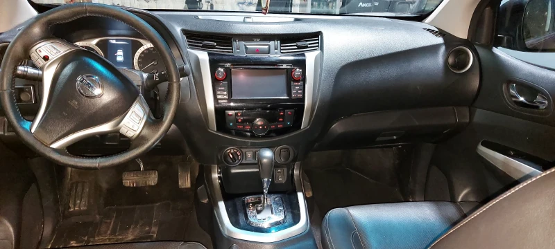 Nissan Navara, снимка 14 - Автомобили и джипове - 48444359