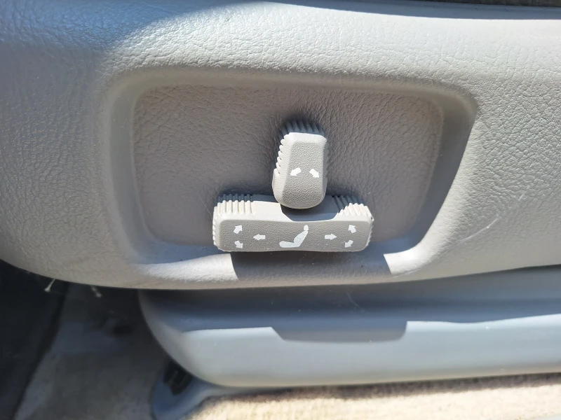 Kia Sorento 2.5CRDI 140kc Автоматик/Кожен с./Италия, снимка 13 - Автомобили и джипове - 52801806