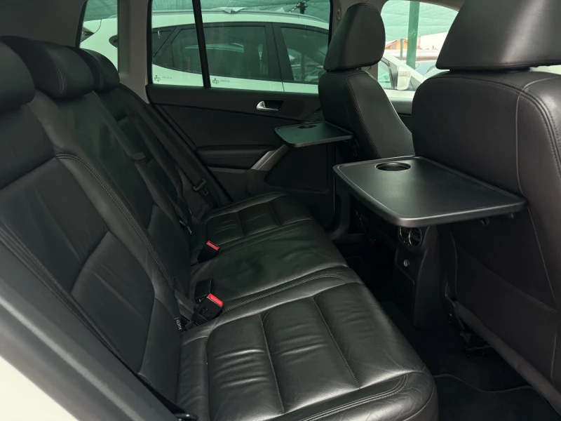 VW Tiguan 2.0TDi 4x4 КОЖА ПАНО САМОПАРК ФУЛЛ, снимка 10 - Автомобили и джипове - 52050662