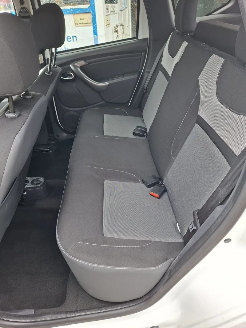 Dacia Duster 1.6I 4x4 Navi, снимка 11 - Автомобили и джипове - 53111634