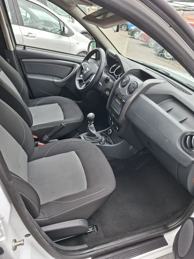 Dacia Duster 1.6I 4x4 Navi, снимка 9 - Автомобили и джипове - 53111634