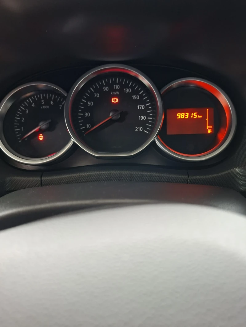 Dacia Duster 1.6I 4x4 Navi, снимка 12 - Автомобили и джипове - 53111634