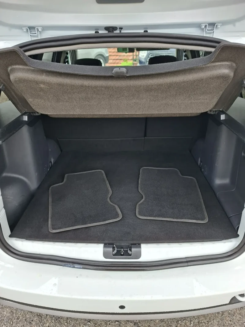 Dacia Duster 1.6I 4x4 Navi, снимка 6 - Автомобили и джипове - 53111634