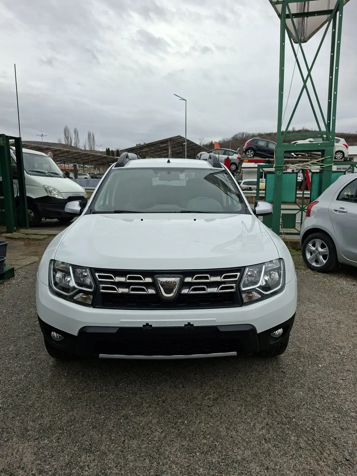 Dacia Duster 1.6I 4x4 Navi - изображение 2