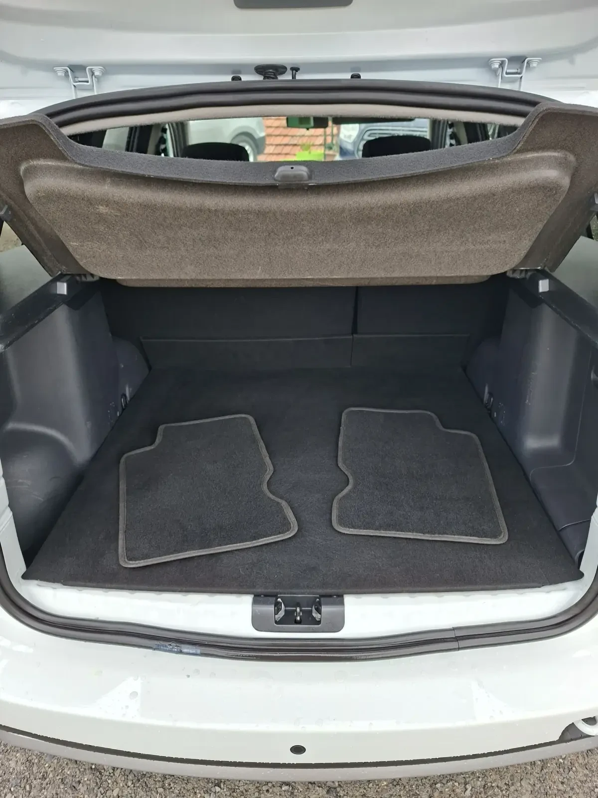 Dacia Duster 1.6I 4x4 Navi - изображение 6