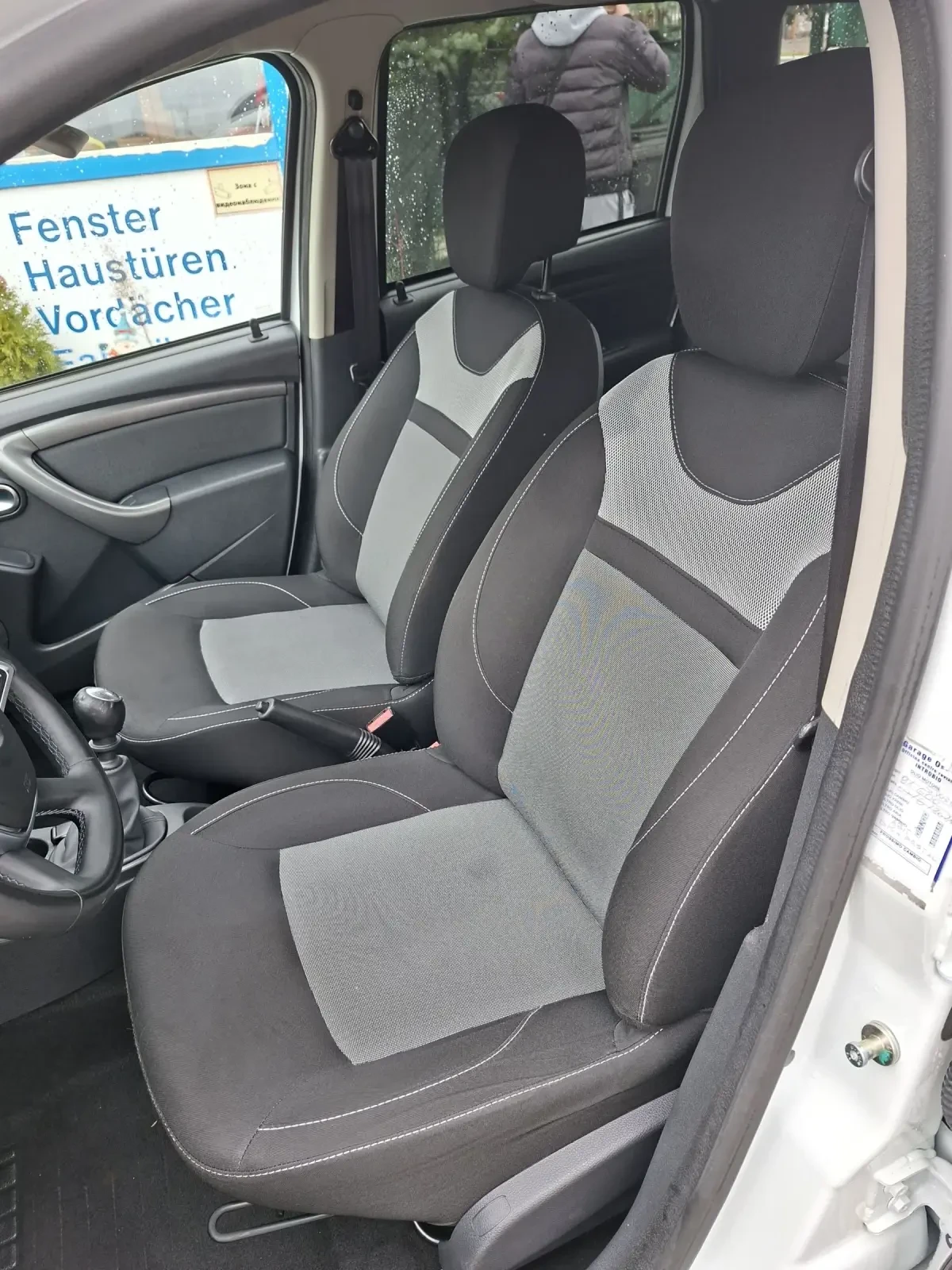 Dacia Duster 1.6I 4x4 Navi - изображение 8