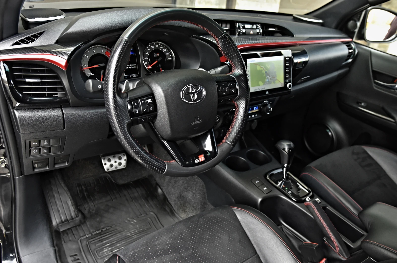 Toyota Hilux GR Sport, снимка 7 - Автомобили и джипове - 54042080