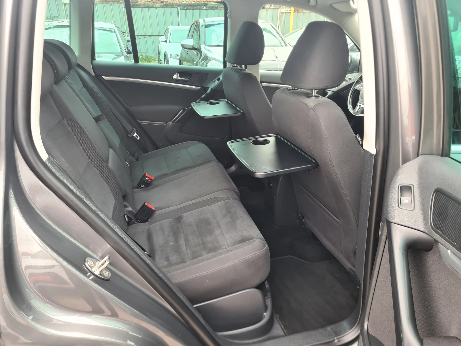 VW Tiguan 2.0TDI-4MOTION-ЛИЗИНГ, снимка 13 - Автомобили и джипове - 54042648