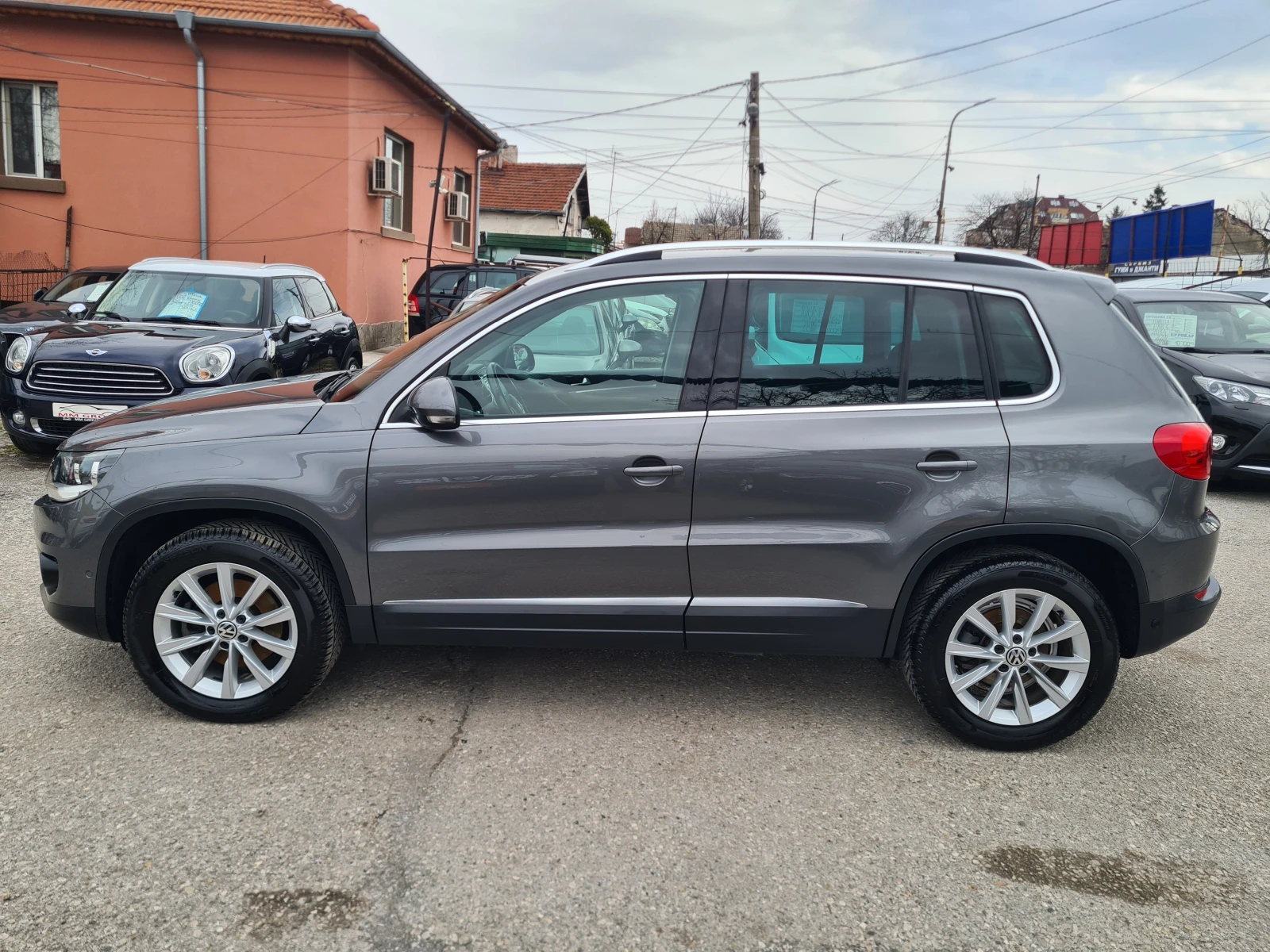 VW Tiguan 2.0TDI-4MOTION-ЛИЗИНГ, снимка 8 - Автомобили и джипове - 54042648
