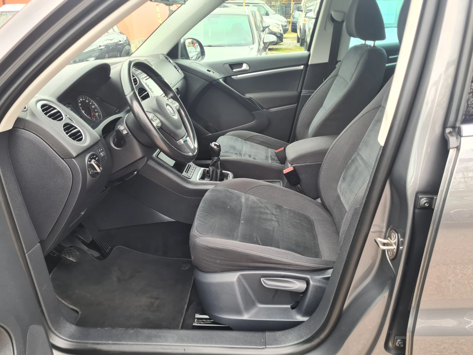 VW Tiguan 2.0TDI-4MOTION-ЛИЗИНГ, снимка 10 - Автомобили и джипове - 54042648