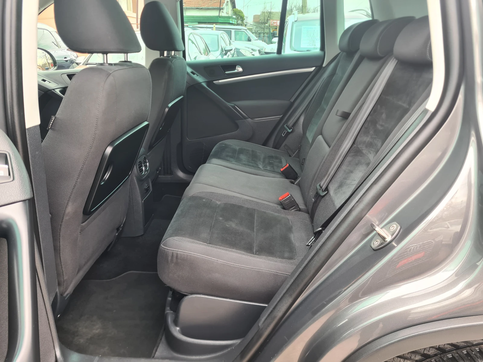 VW Tiguan 2.0TDI-4MOTION-ЛИЗИНГ, снимка 11 - Автомобили и джипове - 54042648