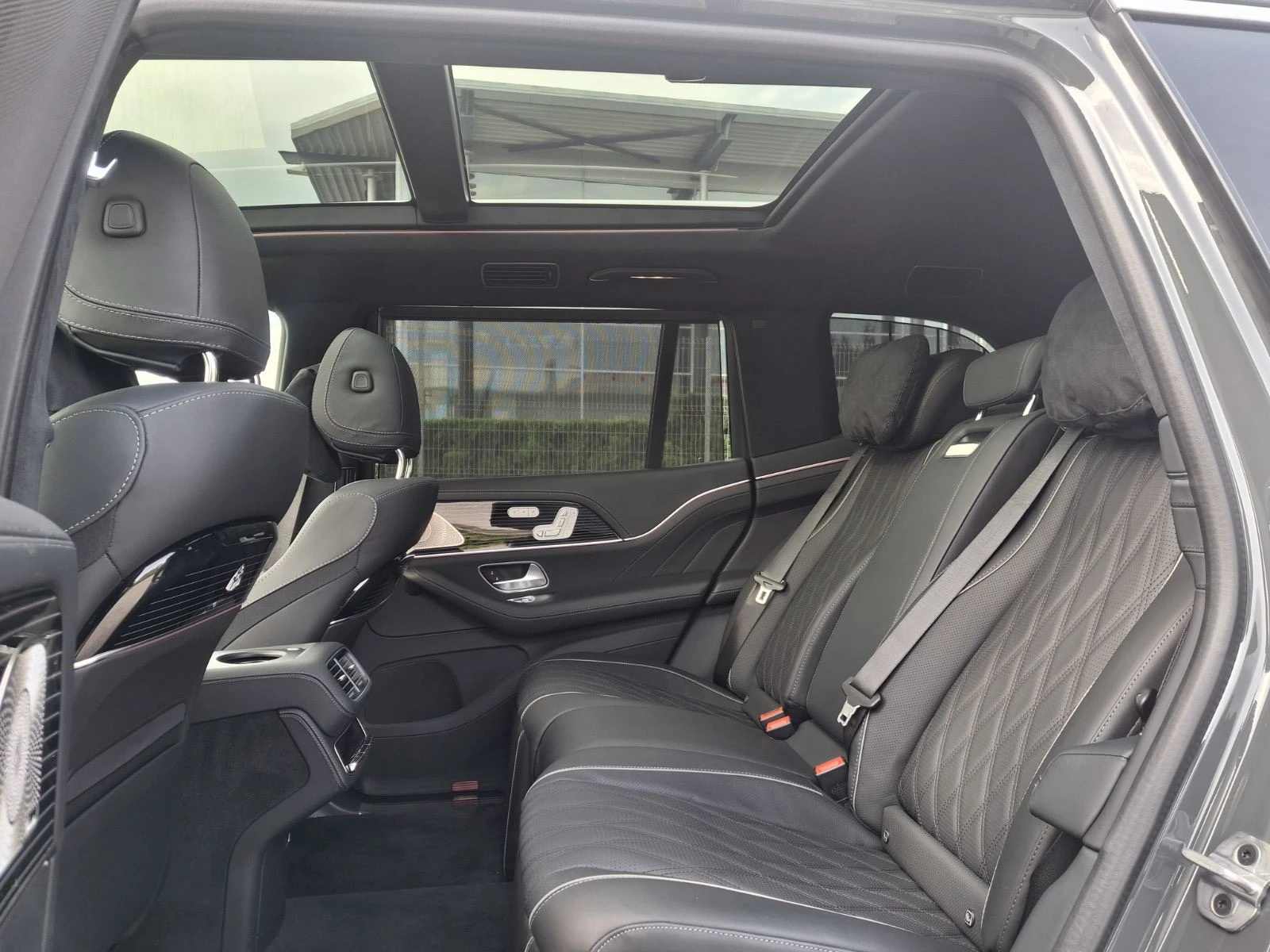 Mercedes-Benz GLS 600 Maybach 4MATIC, снимка 10 - Автомобили и джипове - 54632786
