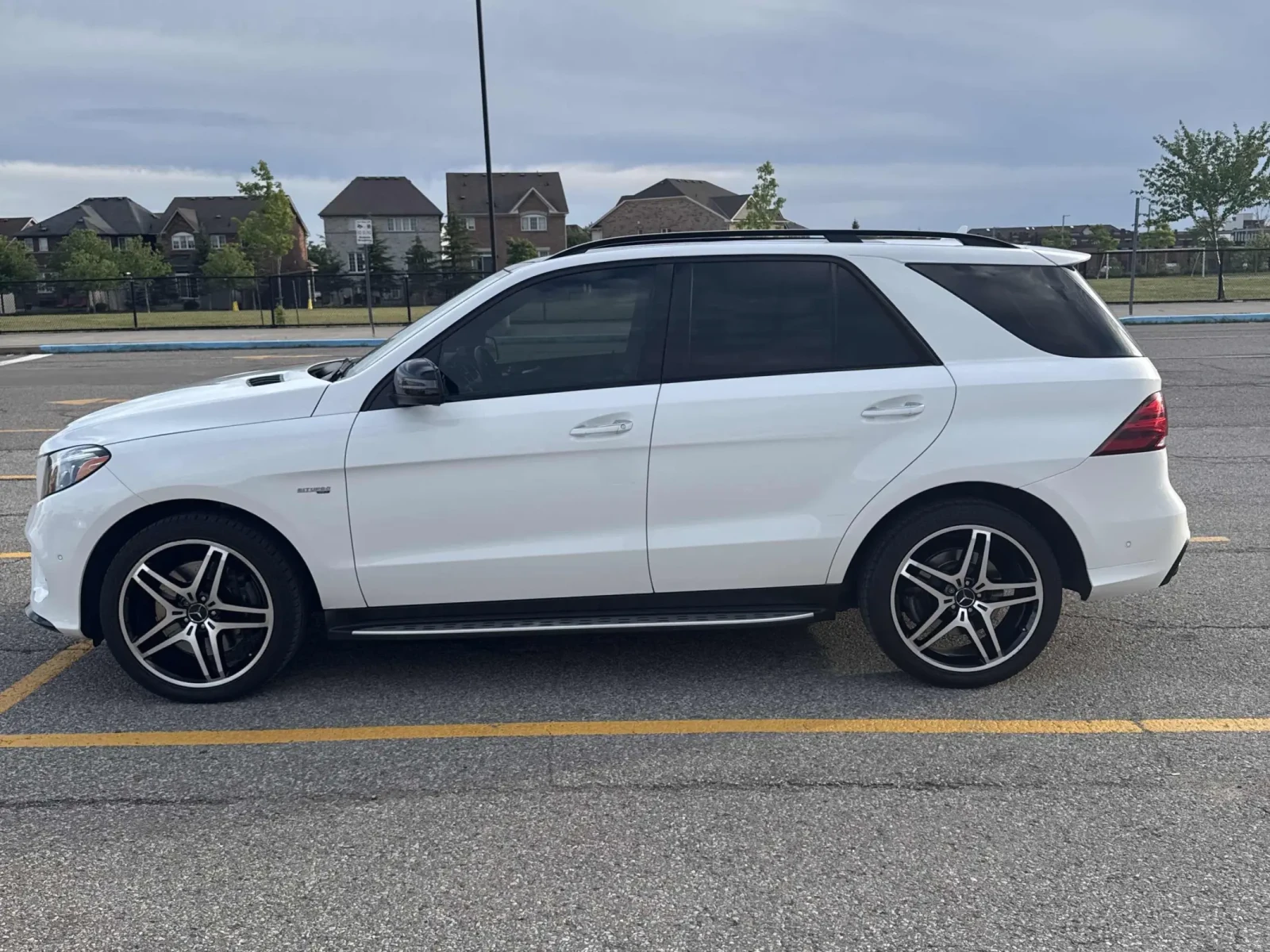 Mercedes-Benz GLE 43 AMG ПЕРФЕКТНА!!!* Телевизори* Харман* Подгреви* Панора, снимка 5 - Автомобили и джипове - 54945958